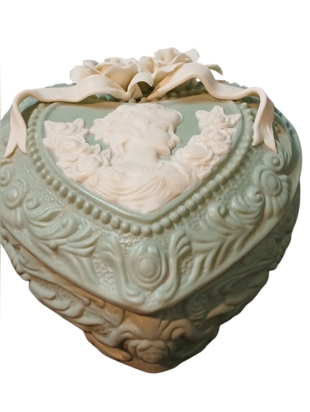 Vintage Ceramic & Faux Ivory Roses & Ladies Bust Jewelry Box Shaped Like A Heart - Picture 3 of 15